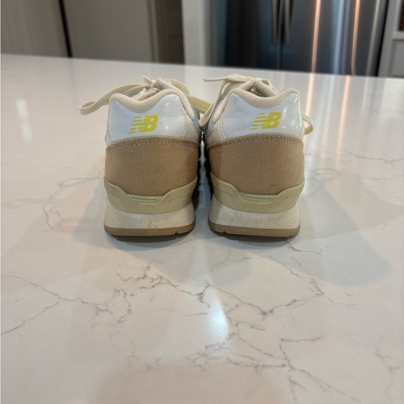 New Balance 696 - Picture 2 of 6